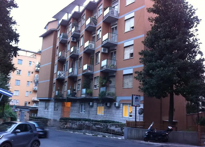 Vatican Balcony Apartment *