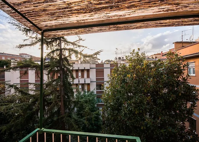 Vatican Balcony Apartment *