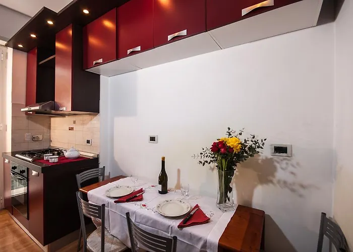 Vatican Balcony Apartment *
